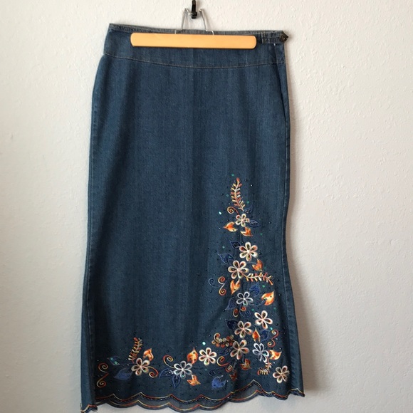 Vintage Dresses & Skirts - Like new vintage long embroidered skirt